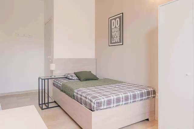 VIA POLLAK 10 <br> PRIVATE ROOM S1 3