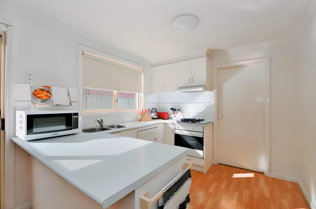 6 Somerset Avenue, Lake Gardens 2