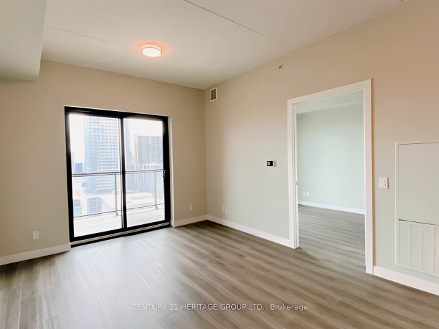 1513 - 15 Queen St S 4