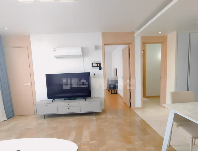1.5 room near Apgujeongrodeo 4