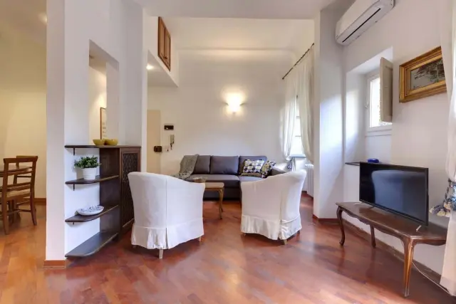 Geordie Apartment in Florence 1