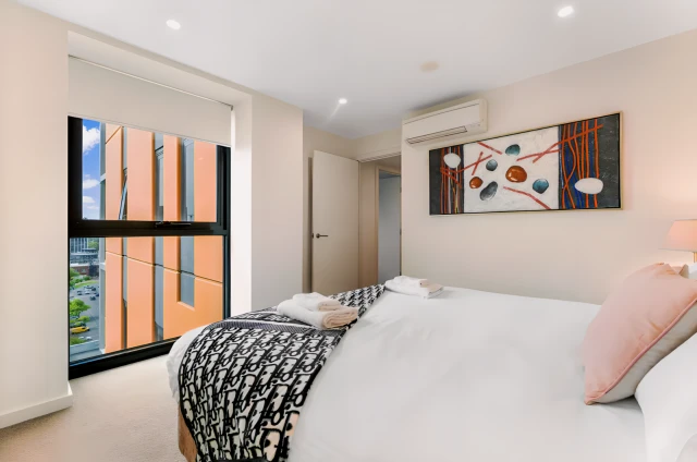 Cosy 2BR CBD Apt. Free Wi-Fi & Free Parking 2