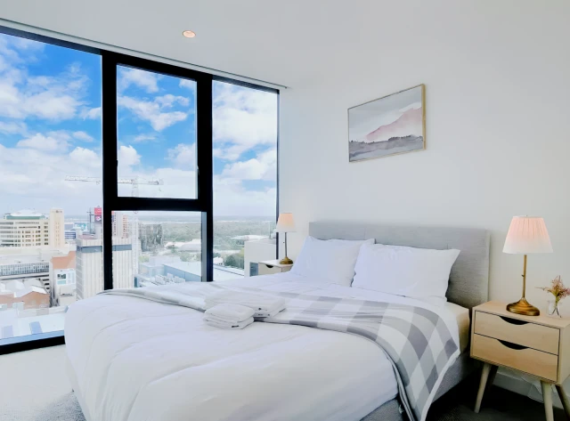 NEW Skyline View/ Luxury Apt/ Homey/ Heart of ADL 2