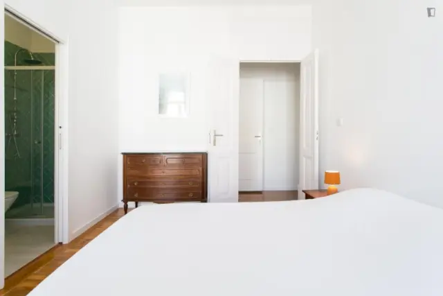 Very modern 7-bedroom apartment near the Anjos metro 3