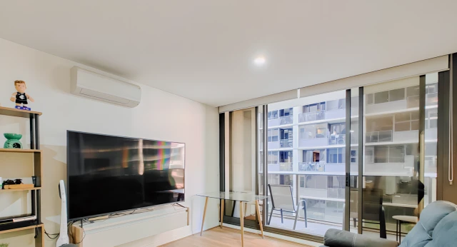 901/ 639 Lonsdale Street 1
