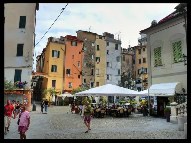 Piccolo alloggio con terrazza, centralissimo. 1