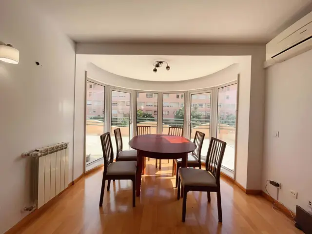 Spacious 2 bedroom apartment in Olaias 1