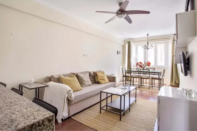 Impressive 2-bed flat near the beach 1