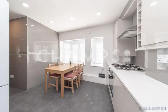 Cheyne Close , LONDON, NW4 3NH 1