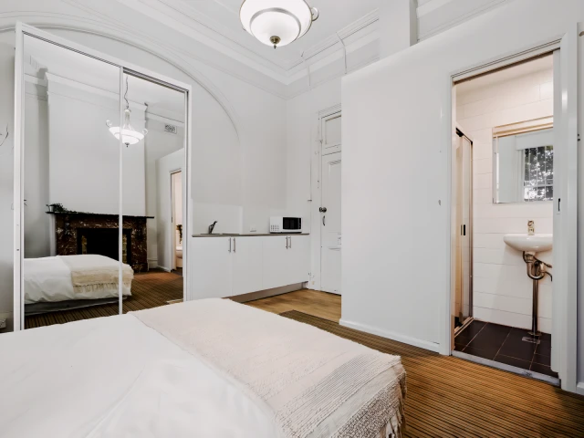 4 carlton street 4