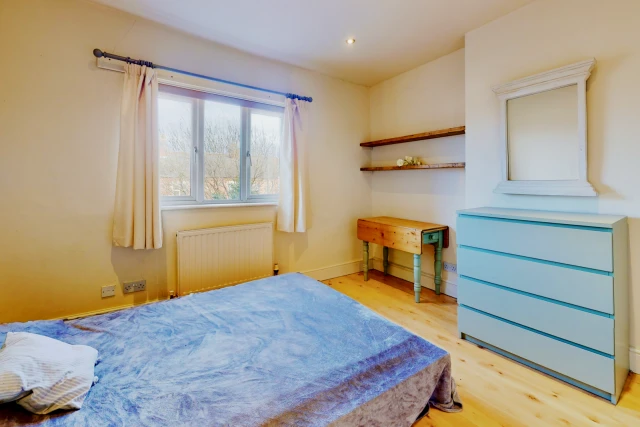 Room 3, 18 Fosse Road South , LE3 0QD 1