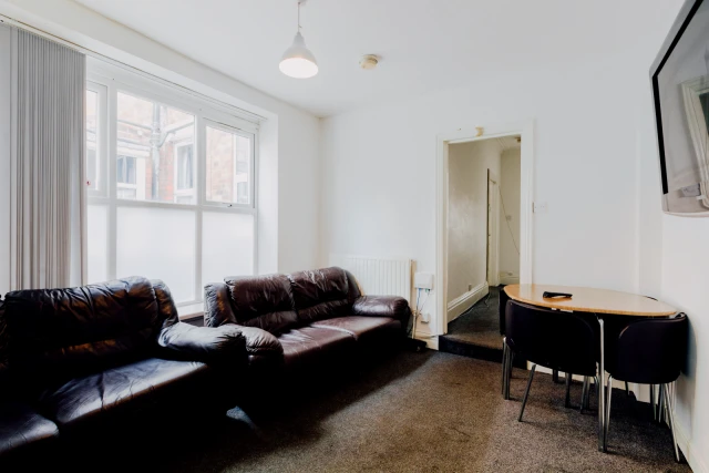 Room 3 , Cranbrook Avenue, HU6 7SP 1