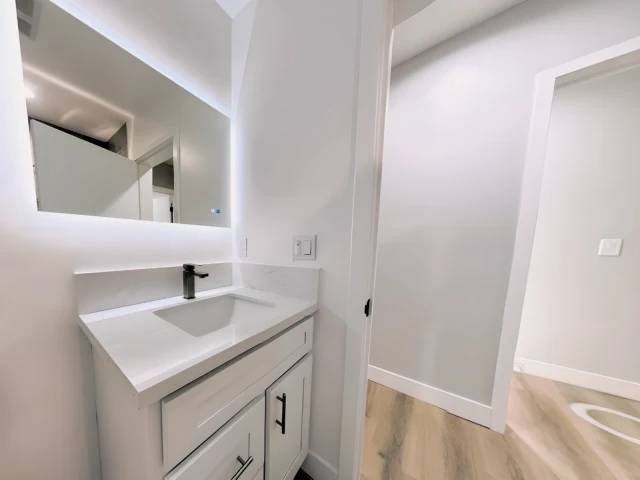 1171 1/4 W 37th Pl 2