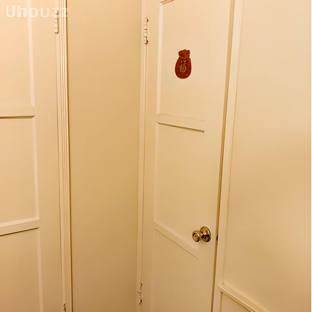 611 Levering Ave 3