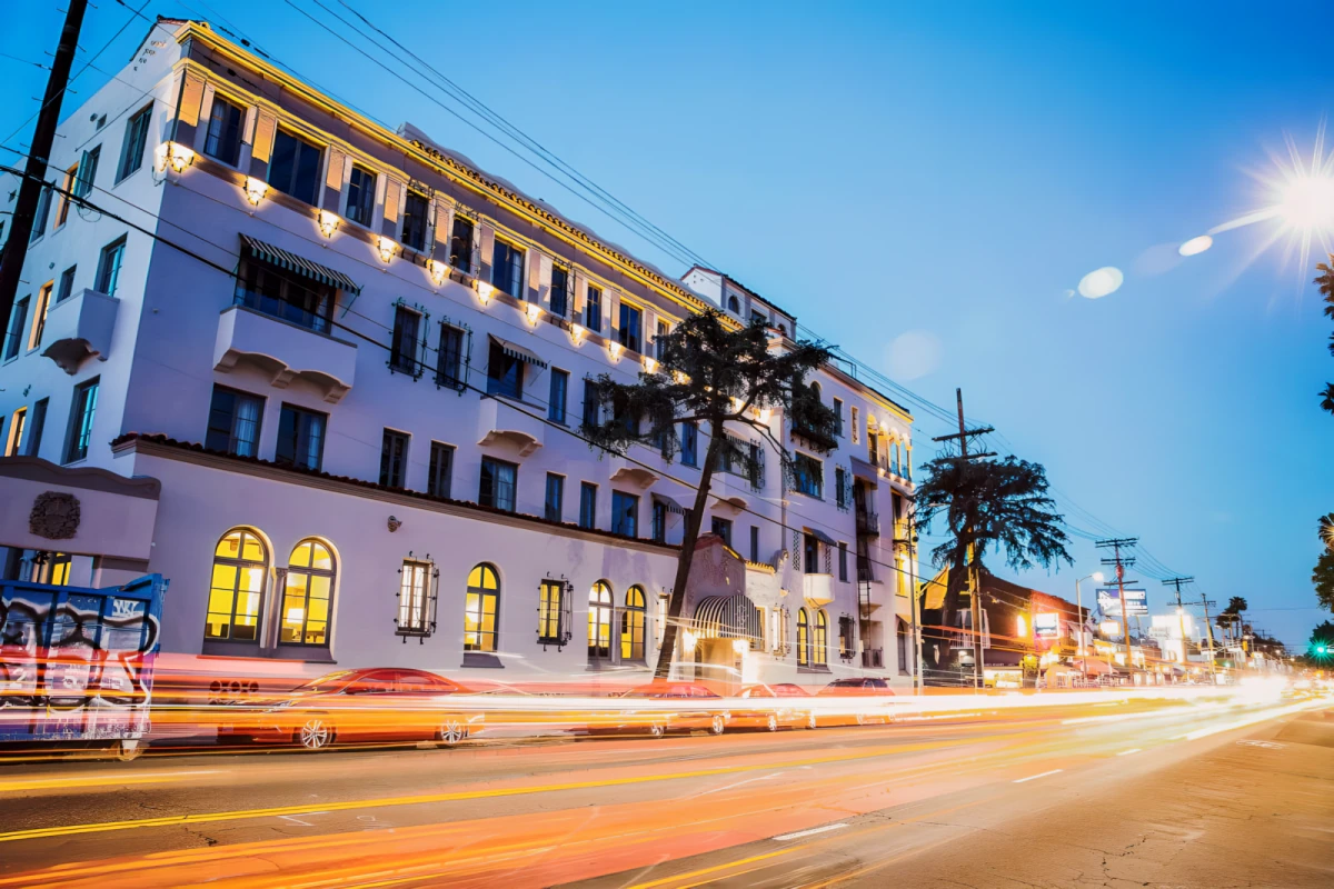 Villa Carlotta - chỗ ở sinh viên tại Los Angeles