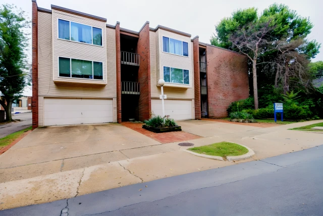 111 W. Park St, Urbana, IL 61801 2
