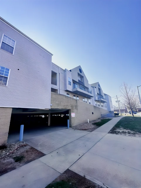 52 E Armory, Champaign, IL 61820 3
