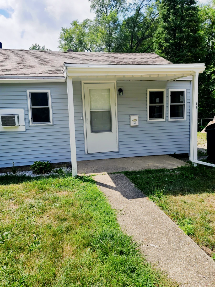 907 S Maple St 0