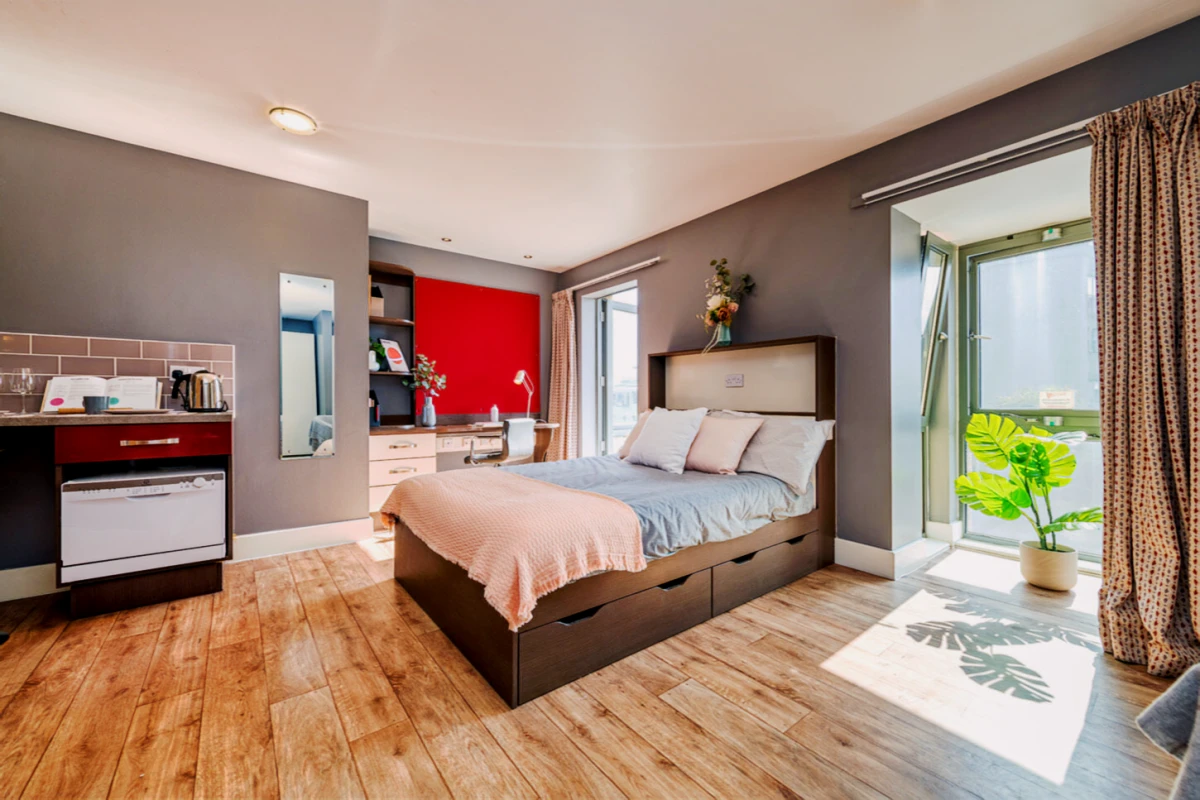 Lit Dashwood Studios - London student accommodation