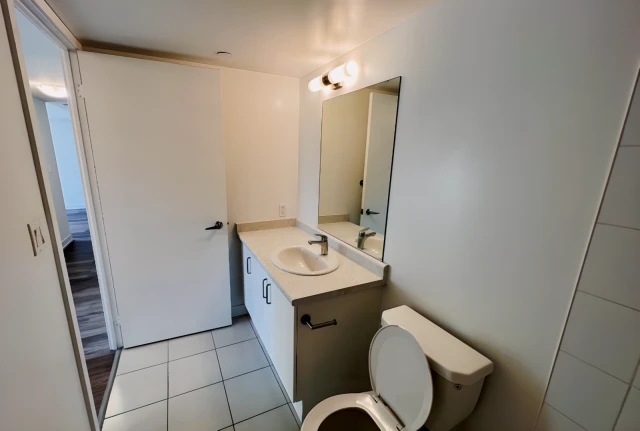 804R - 231 College St 2