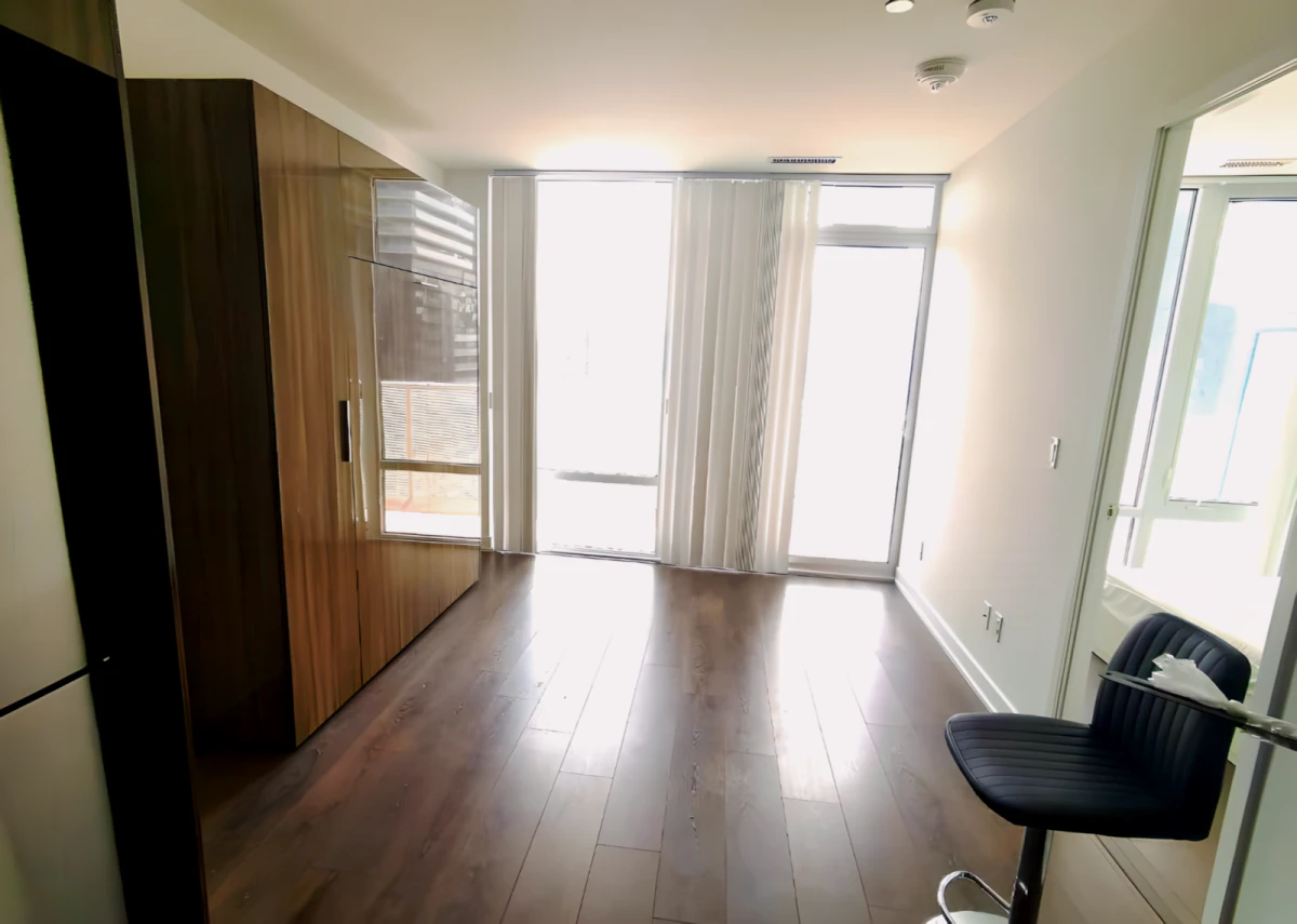 2811 - 501 Yonge St 0