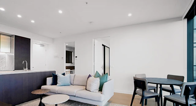 8402/228 La Trobe Street 4