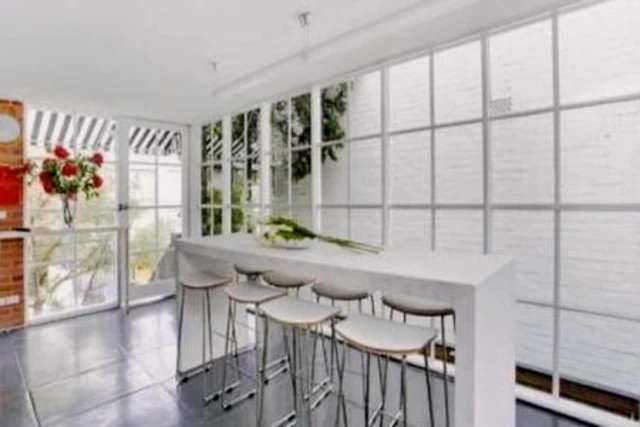 apartment near Darling Street South 3