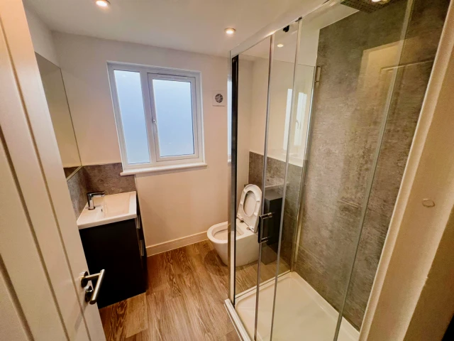 Luckington Road, BS7 0UT 2