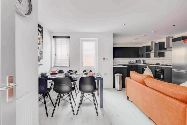 42 Cranborne Road, L15 2HX 3