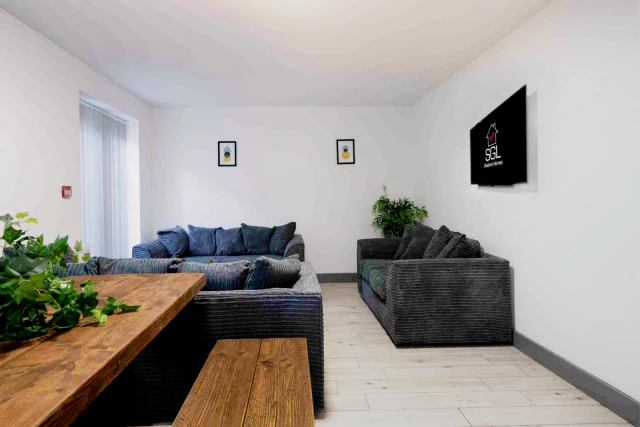 22 Cranborne road, L15 1