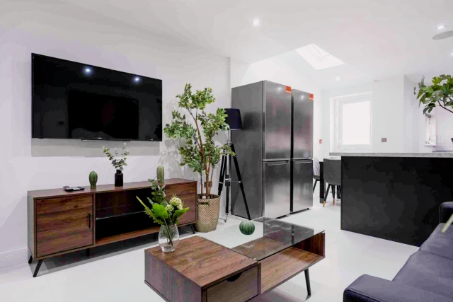 101 Carholme Road, LN1 1