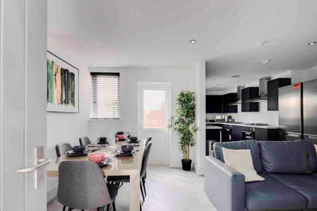 130 Cranborne Road 4