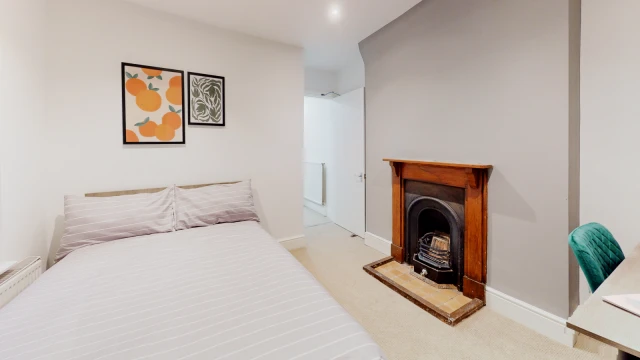 Park Road, LE11 2ED 2