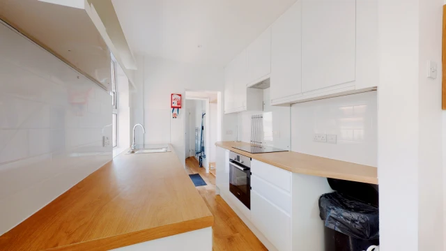 Broad Street, LE11 5AB 2