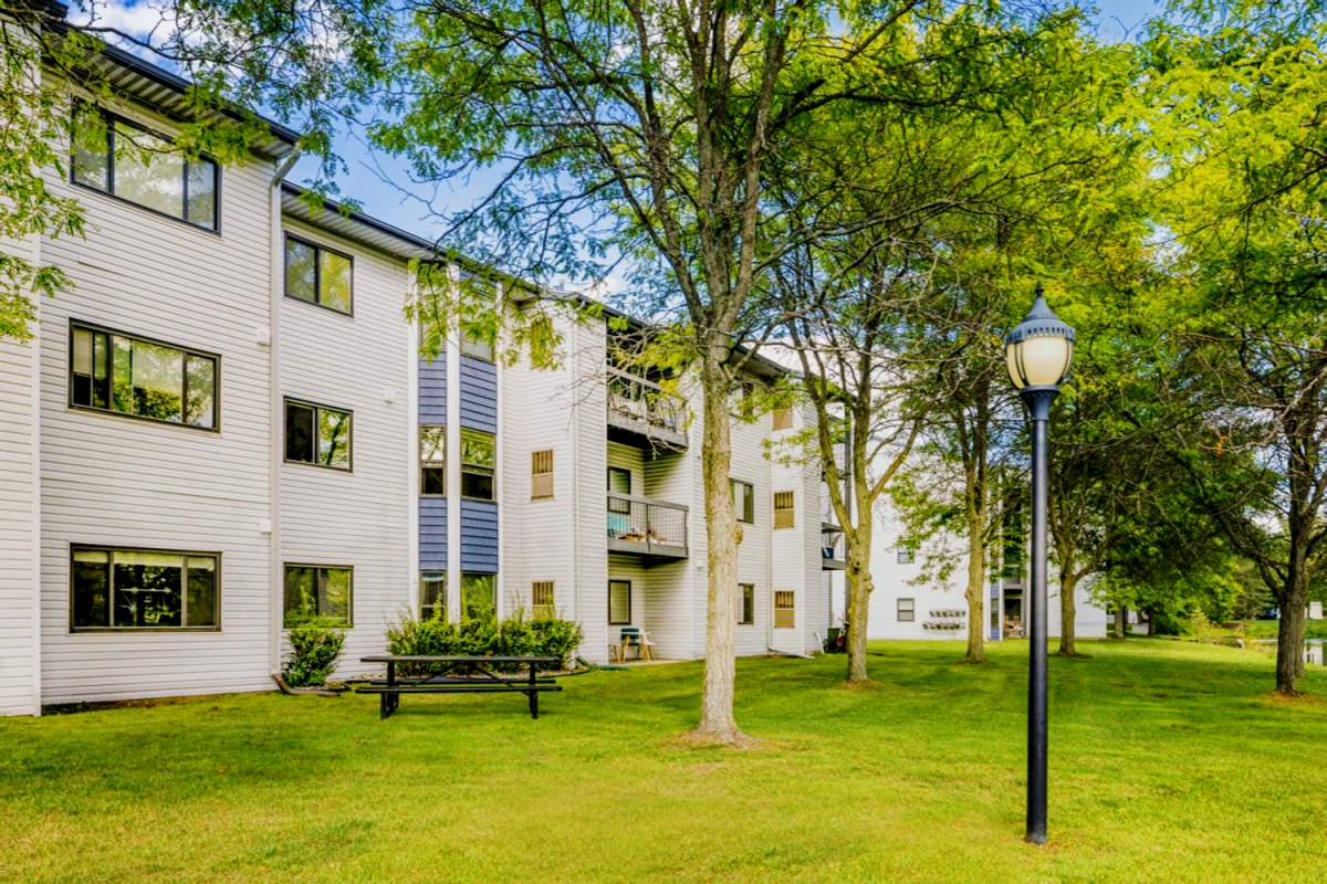 Arbor Glen Apartments - East Lansing student accommodation