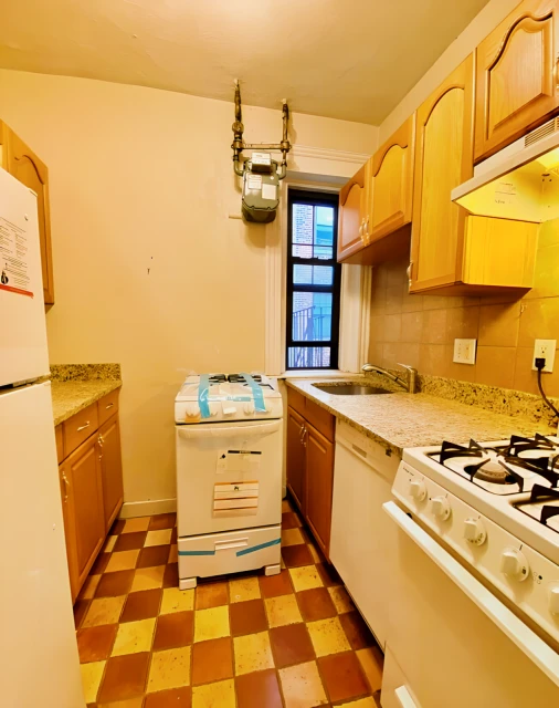 109 Saint Stephen St 3