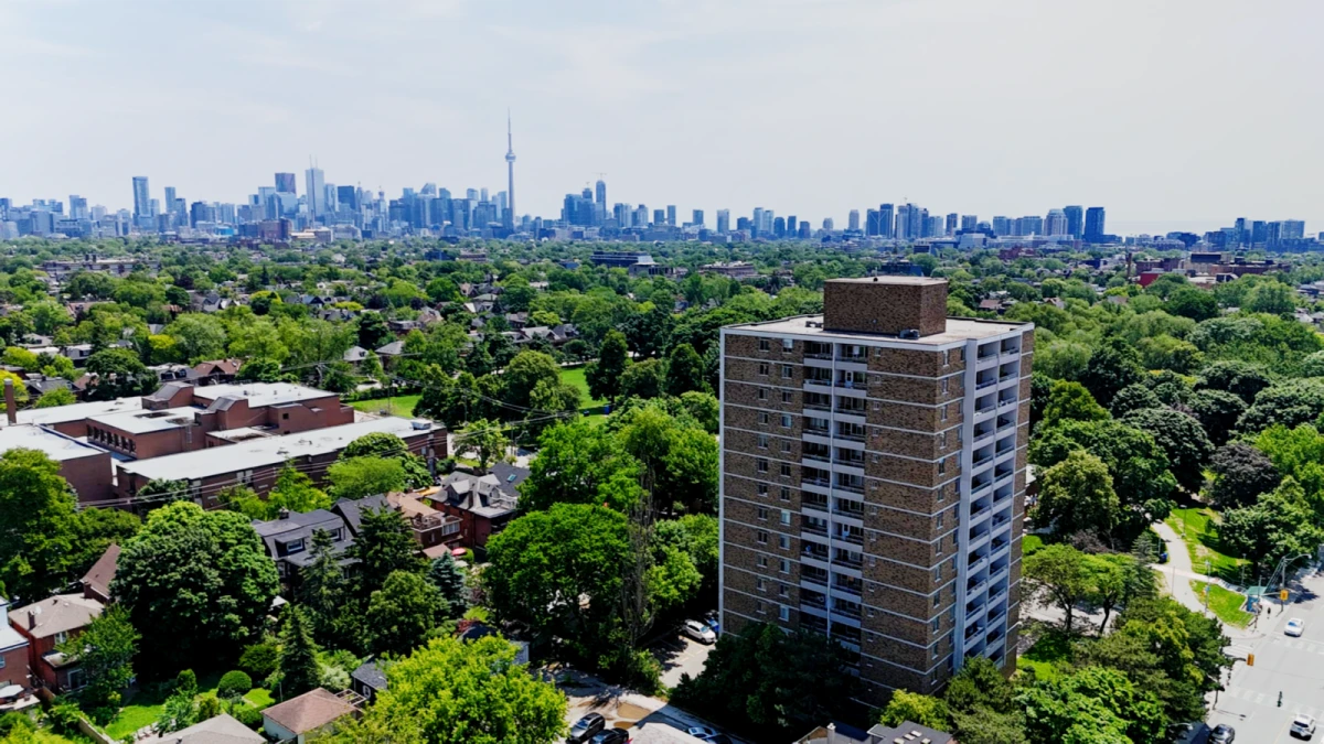 919 Dufferin 0