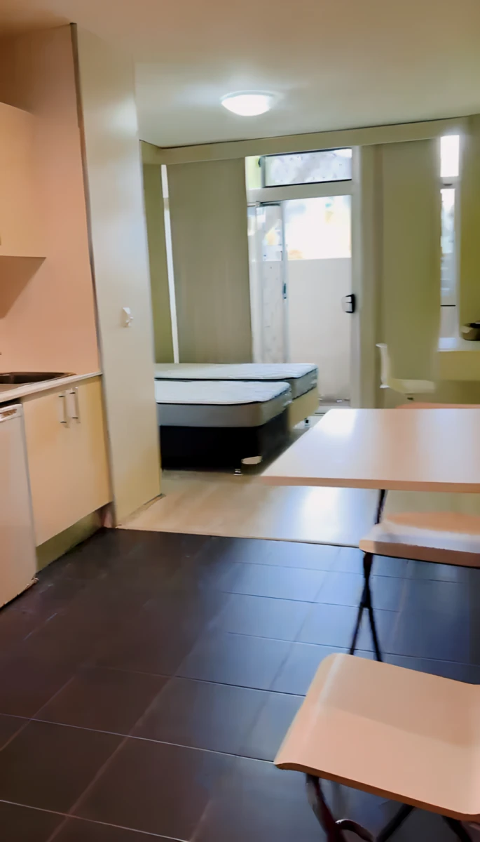 1/23-25  strachan street 0