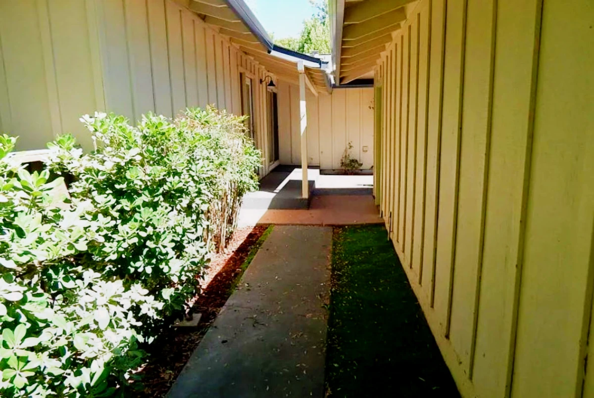 2731 Loyola Drive 0