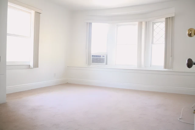 2640 Menlo Ave.  4