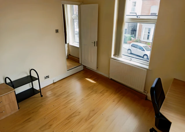 Hyde Park Road 22048# 4