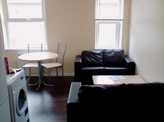 Flat 2, 58 Ruskin Avenue, M14 4DG 3