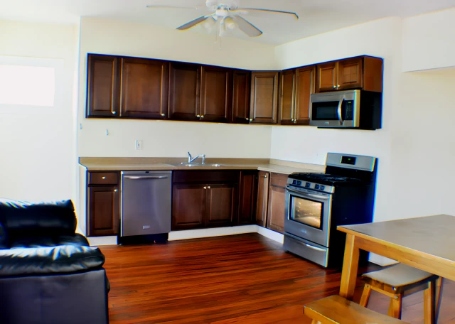 301 Maple St 4
