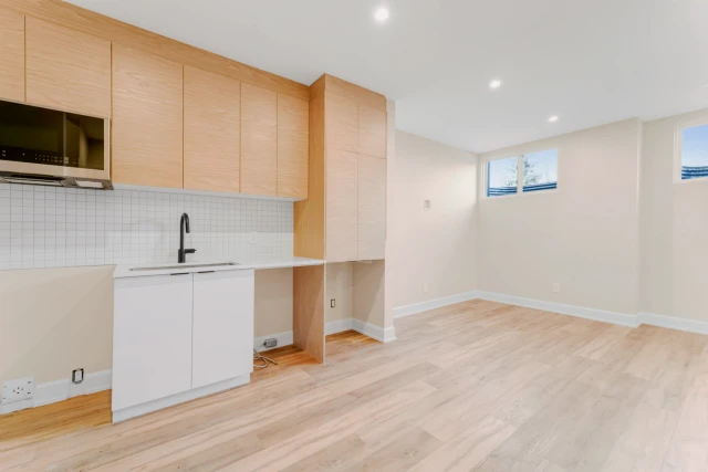 130 Carillon Street 3