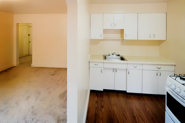 Kings Arms Apartments 4