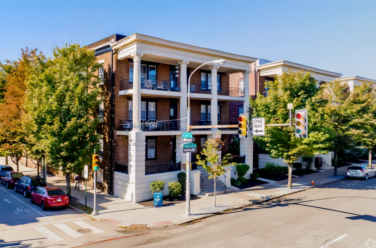 4400 Walnut 0