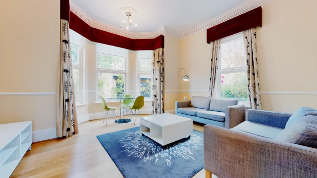Kew Gardens Road 7956# 2
