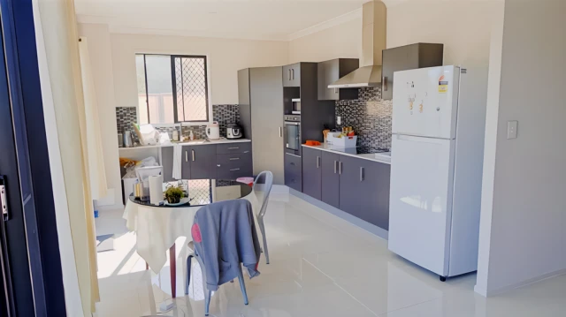14 Macgroarty Street - Brisbane student accommodation - Single room