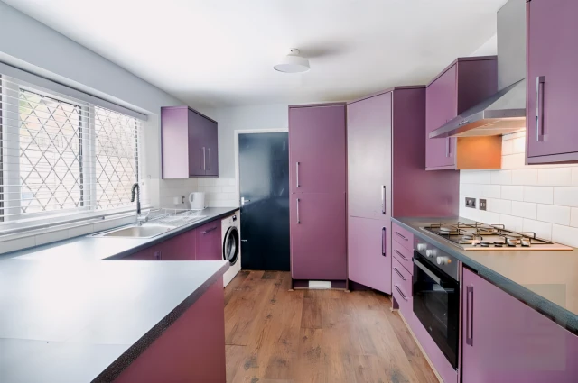 Room 6, Kimbolton Avenue, NG7 1PT 1