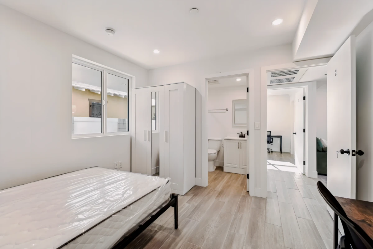 1348 W 35th Pl 0